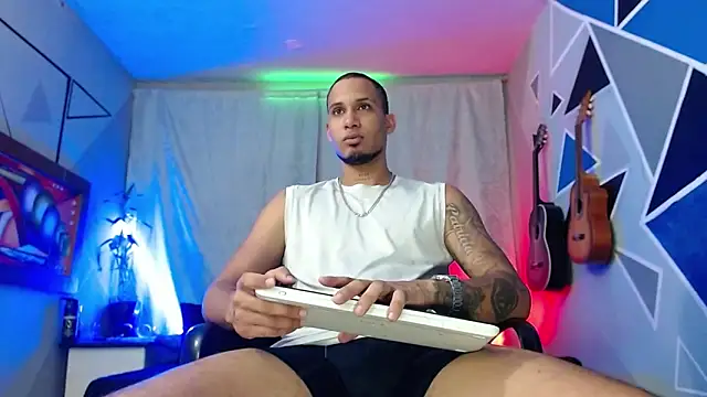 MagnusFrost online show from February 4, 7:31 pm