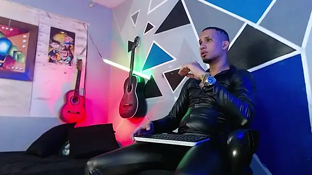 Snapshot of MagnusFrost chatting on November 11, 4:07 am MagnusFrost online show from November 11, 4:07 am