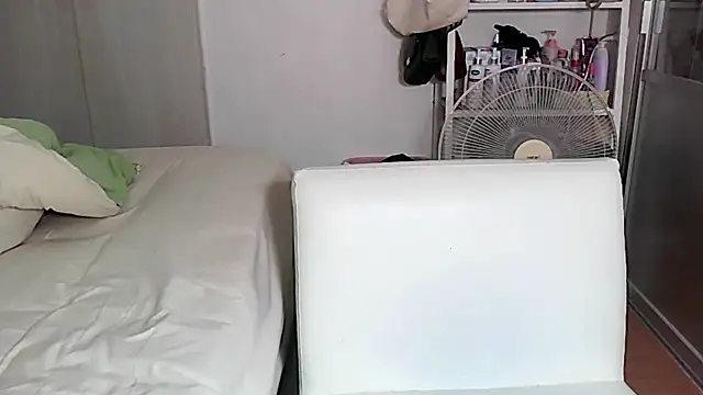 iamMalixxx online show from March 6, 2:23 pm