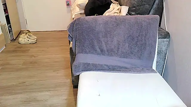 iamMalixxx online show from April 5, 3:51 pm