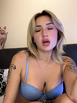 yaprakmericc online show from November 21, 7:24 pm