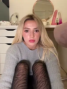 yaprakmericc online show from November 17, 9:08 pm