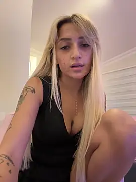 yaprakmericc online show from October 28, 11:14 pm