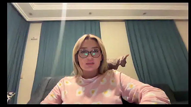 yaprakmericc online show from November 22, 11:25 pm