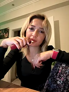 yaprakmericc online show from November 27, 8:31 pm