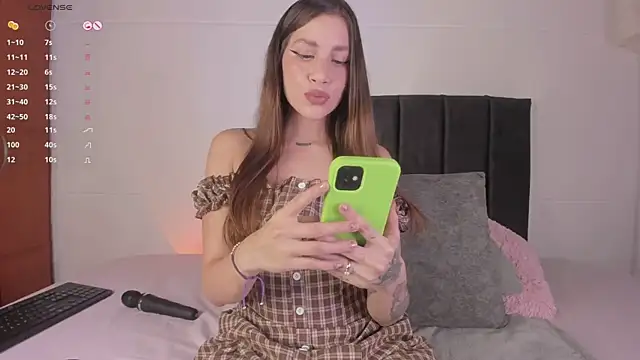 LynnSam  online show from December 21, 1:30 am