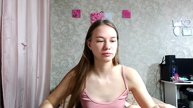 Snapshot of leila_bambi_ chatting on October 22, 1:10 pm leila bambi online show from October 22, 1:10 pm