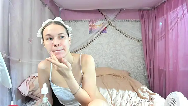 leila bambi  online show from February 21, 4:09 pm