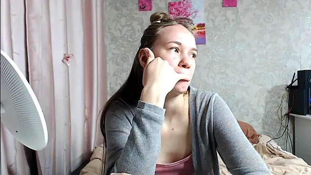 Snapshot of leila_bambi_ chatting on October 23, 4:05 pm leila bambi online show from October 23, 4:05 pm