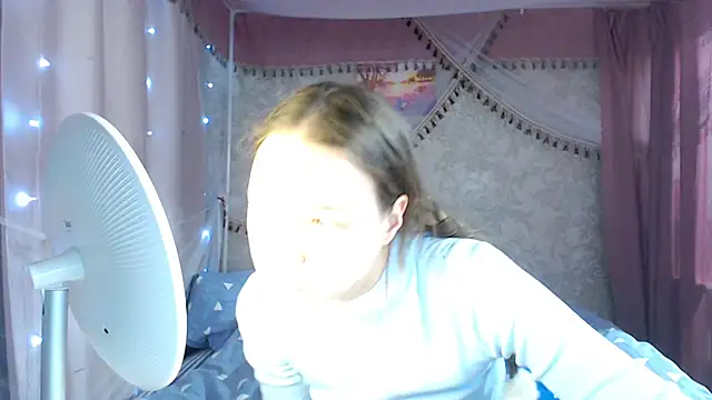 leila bambi  online show from January 17, 10:52 am