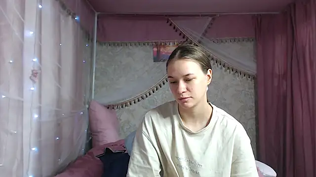 Snapshot of leila_bambi_ chatting on November 26, 3:56 pm leila bambi online show from November 26, 3:56 pm