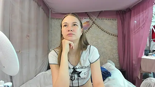 leila bambi  online show from April 9, 9:54 pm