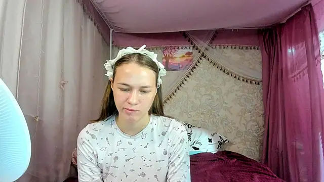 Snapshot of leila_bambi_ chatting on June 29, 5:45 pm leila bambi online show from June 29, 5:45 pm