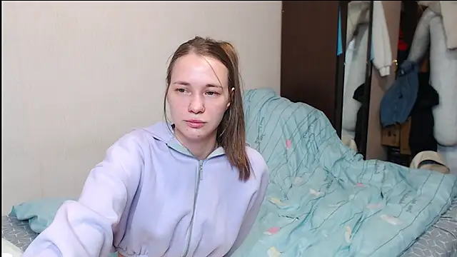Snapshot of leila_bambi_ chatting on February 20, 2:51 am leila bambi online show from February 20, 2:51 am