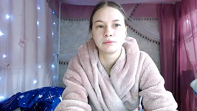 leila bambi  online show from February 3, 11:43 pm