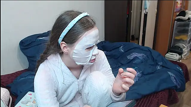 Snapshot of leila_bambi_ chatting on March 14, 4:54 am leila bambi online show from March 14, 4:54 am