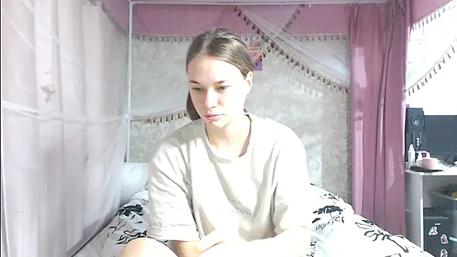 Snapshot of leila_bambi_ chatting on November 21, 11:53 am leila bambi online show from November 21, 11:53 am