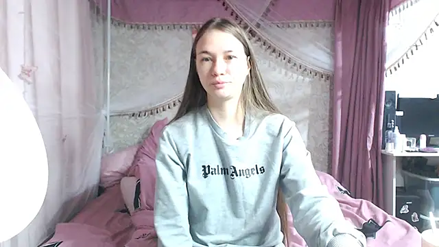 Snapshot of leila_bambi_ chatting on December 2, 7:37 pm leila bambi online show from December 2, 7:37 pm