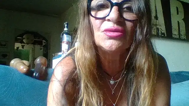 Snapshot of gildamilf chatting on July 11, 2:39 pm gildamilf online show from July 11, 2:39 pm