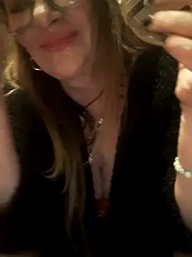 gildamilf online show from November 17, 4:44 pm