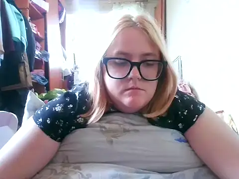 DesireMelissa online show from October 7, 8:15 am