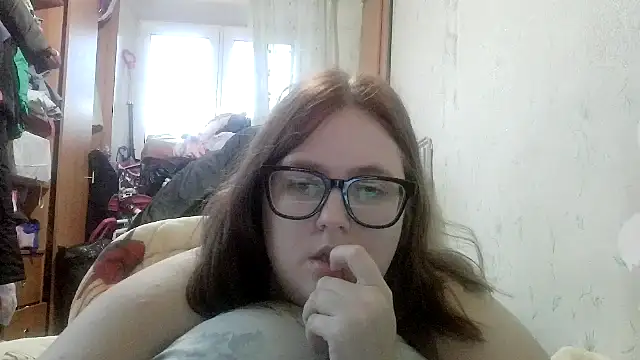 DesireMelissa online show from November 18, 6:28 am