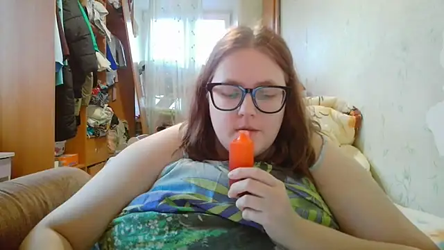 DesireMelissa online show from December 18, 9:03 am