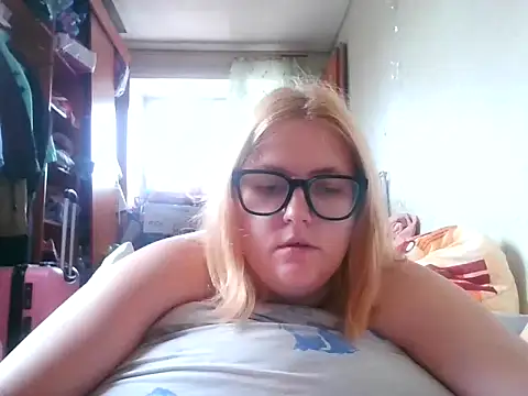 DesireMelissa online show from October 13, 8:05 am