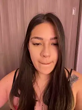 Snapshot of Latina_vanessa chatting on February 14, 2:50 am Latina vanessa online show from February 14, 2:50 am