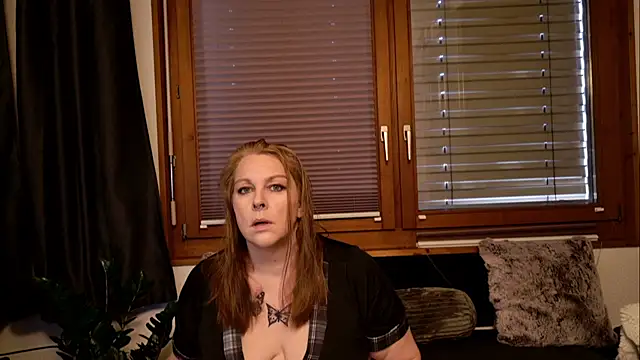 Big Beautiful MILF online show from October 2, 11:46 am