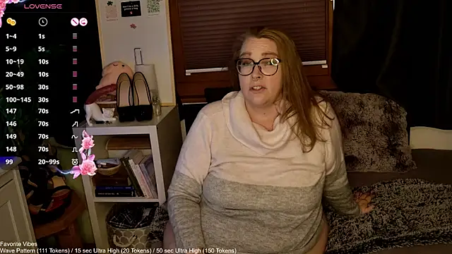 Big Beautiful MILF online show from December 17, 9:20 pm