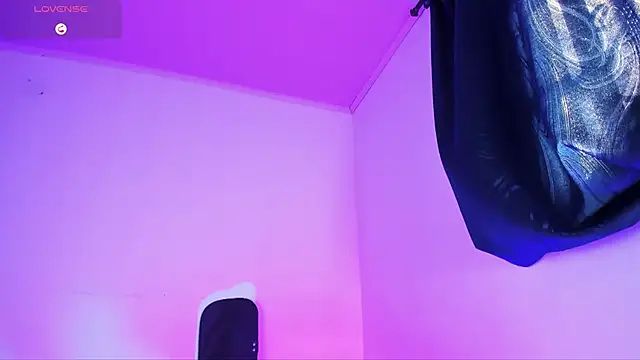 Leticia brownn1 online show from March 12, 8:20 pm