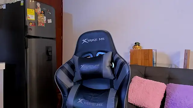 Amypond   online show from April 12, 5:38 pm