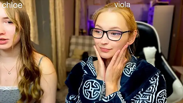 Snapshot of ChloeMillerMeow chatting on October 3, 10:33 pm ChloeMillerMeow online show from October 3, 10:33 pm
