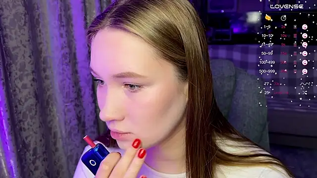 ChloeMillerMeow online show from December 4, 9:36 pm