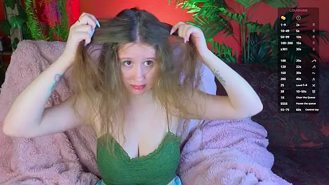 Snapshot of SquirtBabee chatting on November 25, 4:18 pm SquirtBabee online show from November 25, 4:18 pm