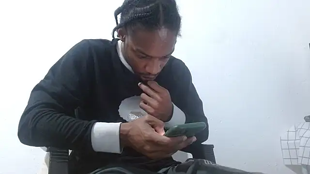 Snapshot of Larry-n-clouds chatting on February 25, 2:56 am Larry-n-clouds online show from February 25, 2:56 am