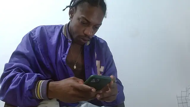 Snapshot of Larry-n-clouds chatting on February 20, 12:29 pm Larry-n-clouds online show from February 20, 12:29 pm