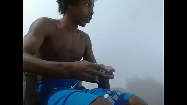 Snapshot of Larry-n-clouds chatting on February 6, 2:18 am Larry-n-clouds online show from February 6, 2:18 am