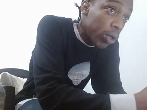 Snapshot of Larry-n-clouds chatting on February 8, 2:15 pm Larry-n-clouds online show from February 8, 2:15 pm