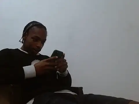 Snapshot of Larry-n-clouds chatting on February 10, 4:50 pm Larry-n-clouds online show from February 10, 4:50 pm