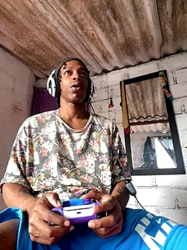 Larry-n-clouds online show from November 28, 5:02 pm