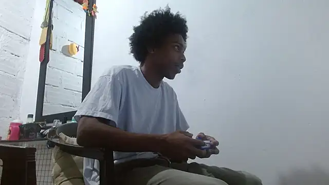 Snapshot of Larry-n-clouds chatting on February 3, 3:04 am Larry-n-clouds online show from February 3, 3:04 am