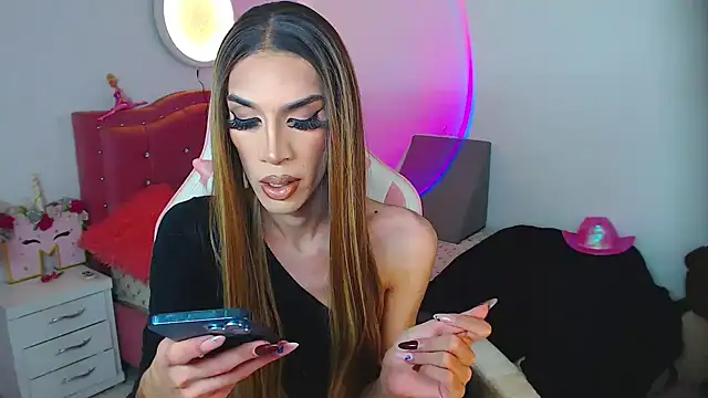 Snapshot of camila_hootie chatting on January 9, 8:27 pm camila hootie online show from January 9, 8:27 pm