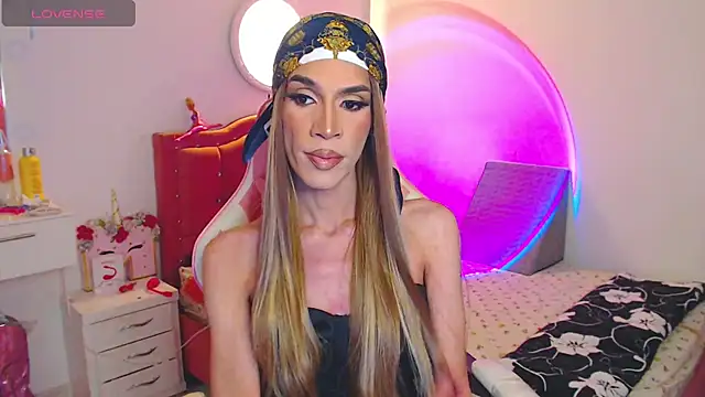 Snapshot of camila_hootie chatting on January 9, 12:28 am camila hootie online show from January 9, 12:28 am