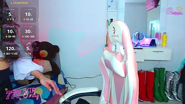 camila hootie online show from April 6, 8:32 pm