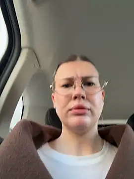 RinaCat online show from March 31, 5:20 am