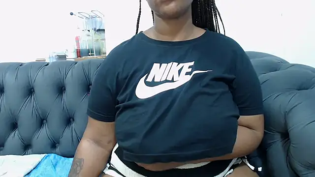 IceBellaCane313 online show from March 28, 4:46 am