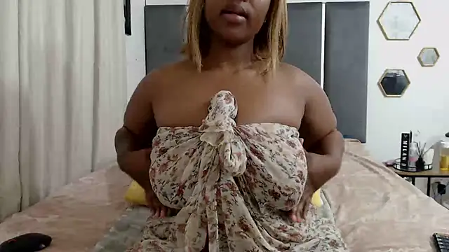 IceBellaCane313 online show from April 3, 1:34 am