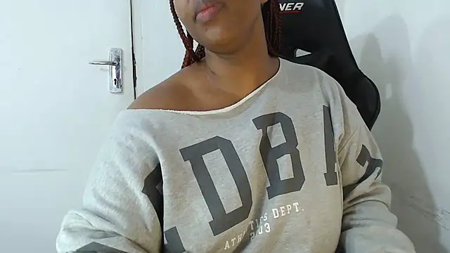 IceBellaCane313 online show from November 16, 4:39 am